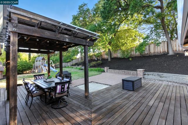 15 Ardmore Ct, Pleasant Hill CA: https://media.crmls.org/mediaz/de14ab1d-31e8-405e-9938-f1b7ae2bce5d.jpg