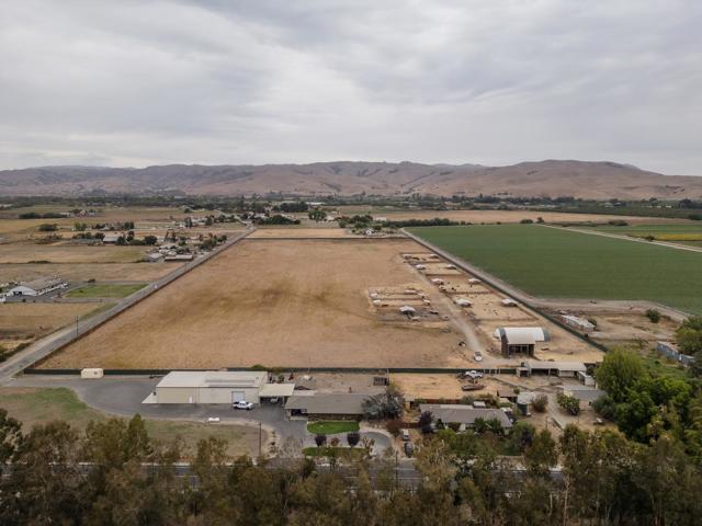 790 Shore Road, Hollister CA: https://media.crmls.org/mediaz/de14fffc-b94f-4922-9081-690f483d9a40.jpg