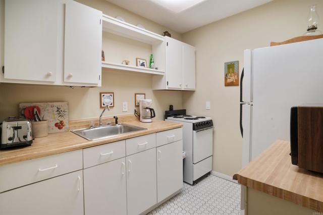 Image 23 of 31 For 755 Oleander Place