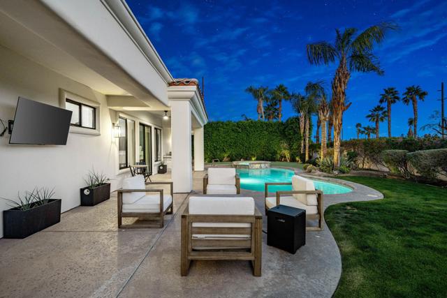 33 Calle La Reina, Rancho Mirage CA: https://media.crmls.org/mediaz/de158ef0-26db-4084-a67a-84fed977e8b6.jpg
