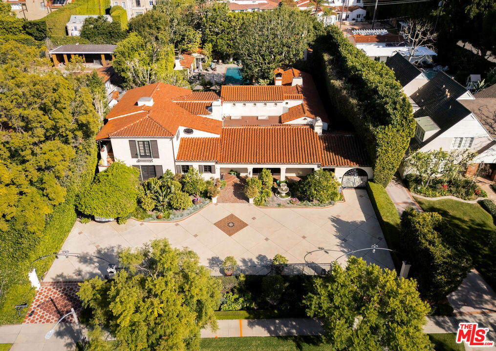 902 N Whittier Drive — Spanish