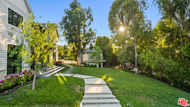 18762 Wells Drive, Tarzana CA: https://media.crmls.org/mediaz/de1632da-12f2-41b9-8107-8a4c6beb0c45.jpg
