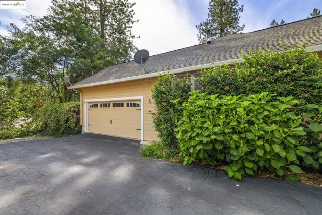 20581 Gerber Rd, Tuolumne CA: https://media.crmls.org/mediaz/de1695db-d5c2-4c78-b11d-32b408d2b2d2.jpg