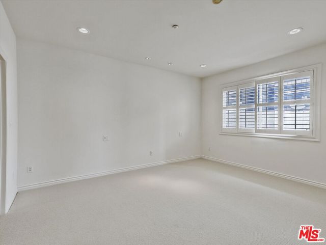 320 S Willaman Drive, Los Angeles CA: https://media.crmls.org/mediaz/de16ff6e-4815-4843-a202-3054aa644e32.jpg