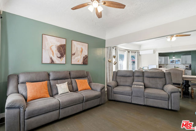 547 N St Louis Street, Los Angeles CA: https://media.crmls.org/mediaz/de17c2b1-ee8c-49ef-bd98-0643b0c97cb7.jpg