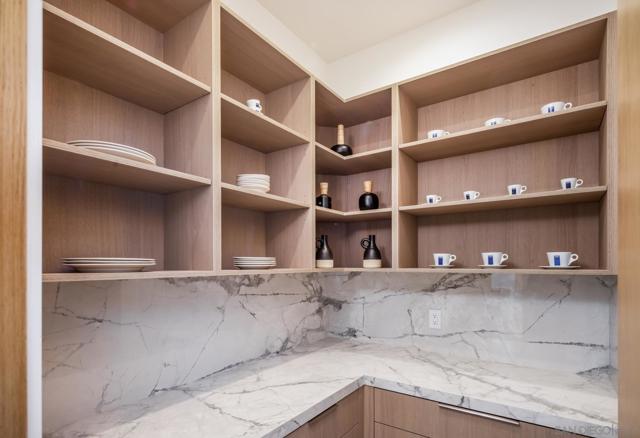 722 Amphitheatre Dr, Del Mar CA: https://media.crmls.org/mediaz/de17f681-fa5c-4fe7-a1d2-ec7c08461e34.jpg
