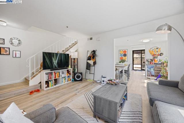 21000 Ocean View Dr, Hayward CA: https://media.crmls.org/mediaz/de182344-c0d0-4278-8dd2-636e95400412.jpg