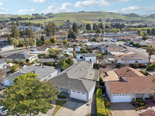 28250 Pacific Street, Hayward CA: https://media.crmls.org/mediaz/de185da3-2905-433d-9292-fd73aef6260f.jpg