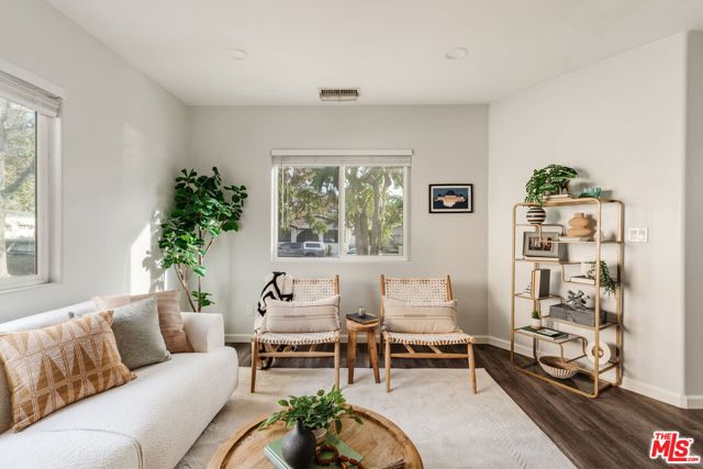 4427 Alumni Avenue, Los Angeles CA: https://media.crmls.org/mediaz/de18696a-fd7c-48b0-8608-30d734ffcfbc.jpg