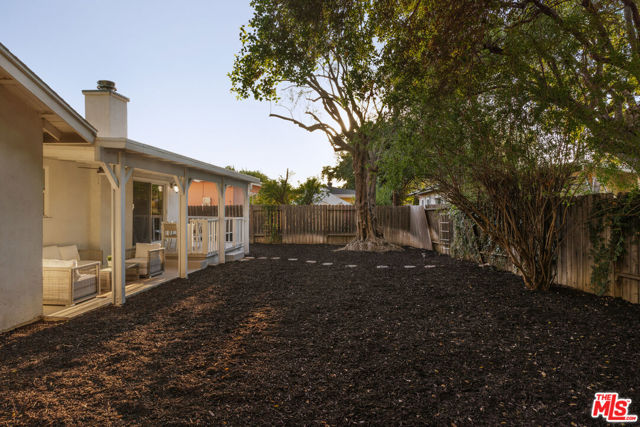 22251 Kittridge Street photo 20