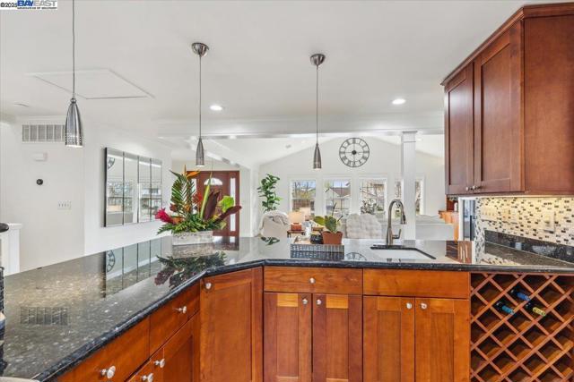 297 Ludlow Pl, San Ramon CA: https://media.crmls.org/mediaz/de18bb49-028c-4bce-9e7f-a7c397acc4a2.jpg