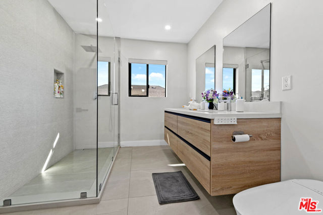 18912 Pasadero Drive, Tarzana CA: https://media.crmls.org/mediaz/de190cf4-0363-4b49-807c-eaf74fb4278d.jpg