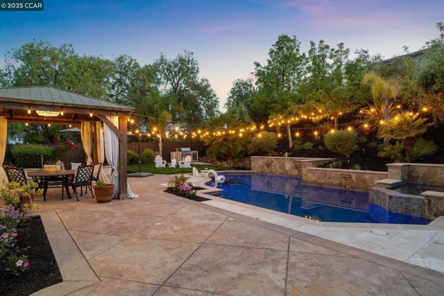 492 Calico Ct, San Ramon CA: https://media.crmls.org/mediaz/de197155-88b6-440f-a38d-dfdbb31e98e8.jpg