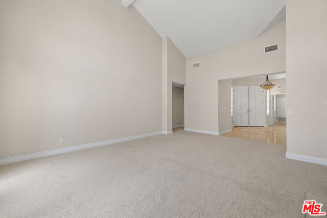 2046 Palisades Drive, Pacific Palisades CA: https://media.crmls.org/mediaz/de19a319-ad13-4fed-8df9-e9d92b0bff90.jpg