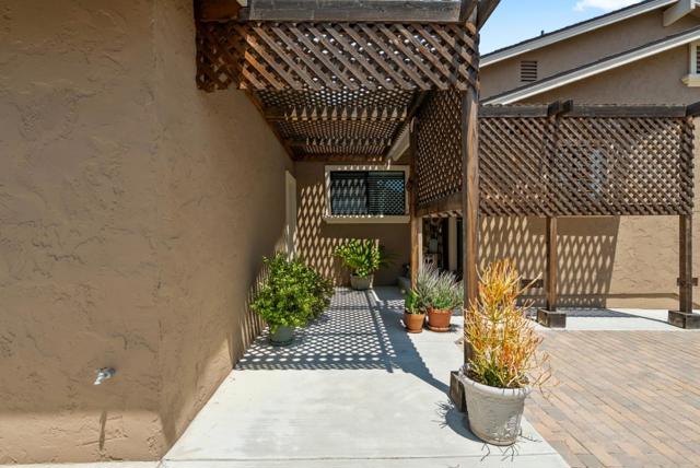 38 Barbras Court, Hollister CA: https://media.crmls.org/mediaz/de1a40c7-7760-46d6-86dc-22442bd22a85.jpg