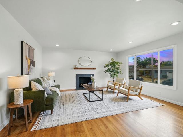 328 Heather Way, South San Francisco CA: https://media.crmls.org/mediaz/de1a52fe-cd29-49fb-95b2-5751933dc989.jpg