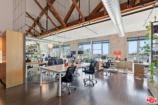 530 S Hewitt Street, Los Angeles CA: https://media.crmls.org/mediaz/de1ae1bc-c5db-4a38-b4d3-56141f28f8d6.jpg