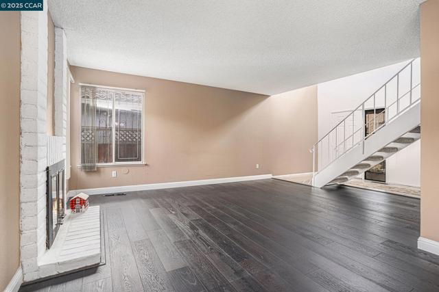 2921 19Th St, San Pablo CA: https://media.crmls.org/mediaz/de1b1cbf-0a23-43d7-a5c0-d5fe3b87fae0.jpg