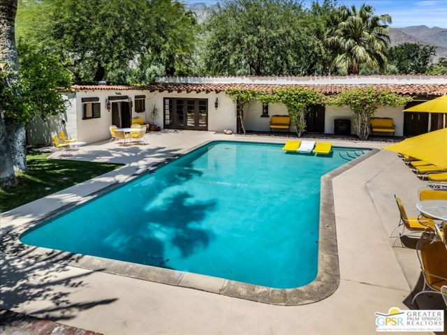 1011 E El Alameda, Palm Springs CA: https://media.crmls.org/mediaz/de1b5659-1da1-4380-bbd7-138abe99bde4.jpg