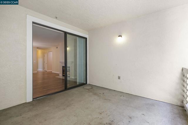 2584 Oak Rd, Walnut Creek CA: https://media.crmls.org/mediaz/de1c0a64-6667-4940-add4-46383d5a1835.jpg