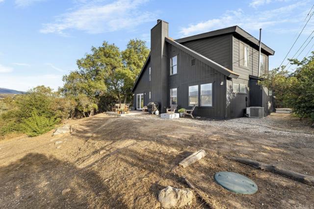14931 Cool Valley Road, Valley Center CA: https://media.crmls.org/mediaz/de1c4f65-8658-488d-a5e8-5626b3a4073f.jpg