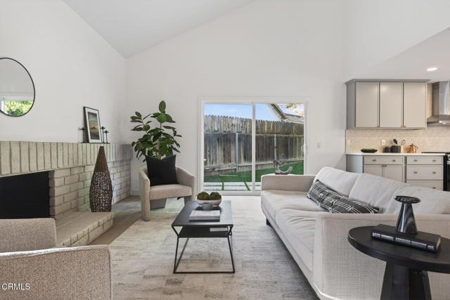 Detail Gallery Image 8 of 34 For 2868 Amber Wood Pl, Thousand Oaks,  CA 91362 - 4 Beds | 2/1 Baths