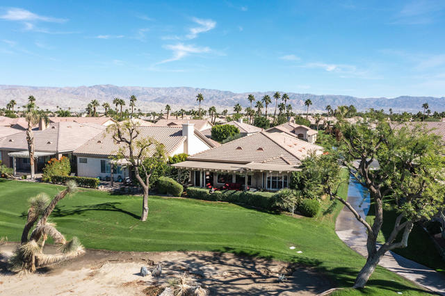 43363 N Heritage Palms Drive, Indio CA: https://media.crmls.org/mediaz/de1caf62-ee42-4e0e-971b-8429e10417ea.jpg