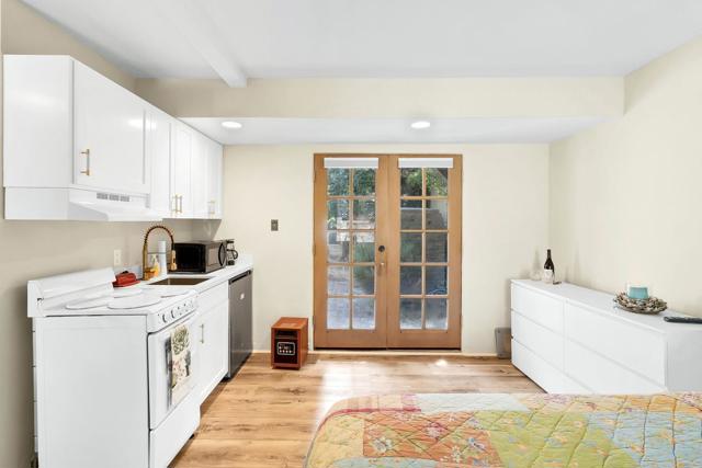 8 Los Laureles Avenue, Salinas CA: https://media.crmls.org/mediaz/de1d31af-9287-42bc-8a62-78544401a60d.jpg