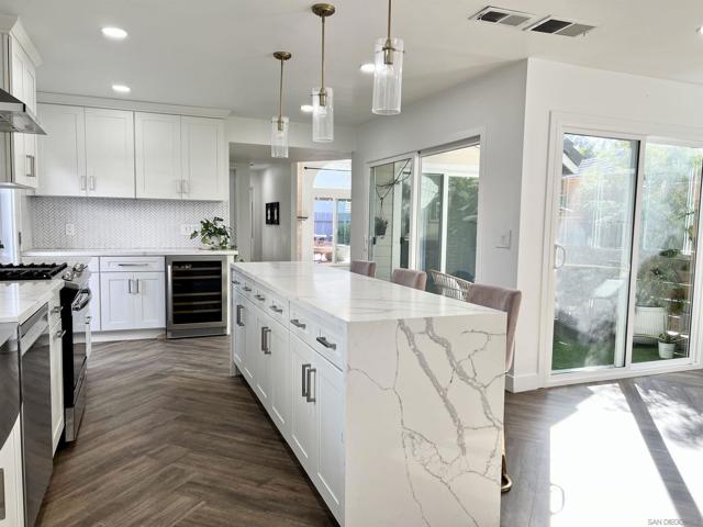10632 Rancho Carmel Dr, San Diego CA: https://media.crmls.org/mediaz/de1d39c1-934d-414a-b388-29aba6f142b4.jpg