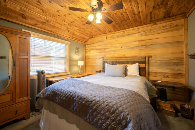 40114 Esterly Lane, Big Bear CA: https://media.crmls.org/mediaz/de1d51d9-c17a-4e0b-a391-34fb554ad375.jpg