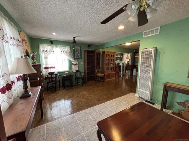 872 74 Duval St, San Diego CA: https://media.crmls.org/mediaz/de1d8621-4fc1-4213-affb-3c6e575eb366.jpg
