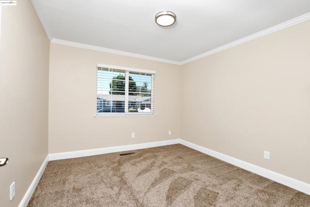 2086 Oakridge Ln, Pittsburg CA: https://media.crmls.org/mediaz/de1ea672-f41e-4e58-949e-a6097e1a09b2.jpg
