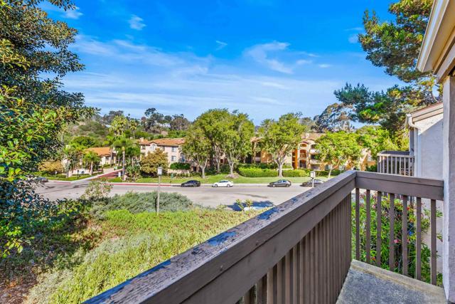8561 Villa La Jolla Dr, La Jolla CA: https://media.crmls.org/mediaz/de1f0471-523e-4590-a53c-862ca3ae4aa2.jpg
