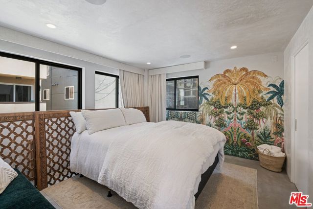 15 Reef Street, Marina del Rey CA: https://media.crmls.org/mediaz/de1f3878-35e5-4f0b-8b06-766fa05db93c.jpg