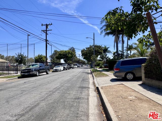 3704 W 111th Place, Inglewood CA: https://media.crmls.org/mediaz/de1fa17f-aed7-43b6-8a59-429b12930237.jpg