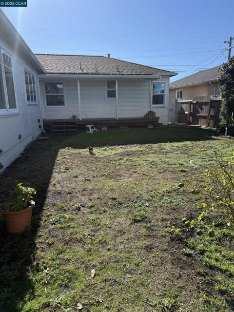 2103 Visalia Ave, Richmond CA: https://media.crmls.org/mediaz/de1fc6be-1f8f-415c-84ee-f9ef9e93e732.jpg