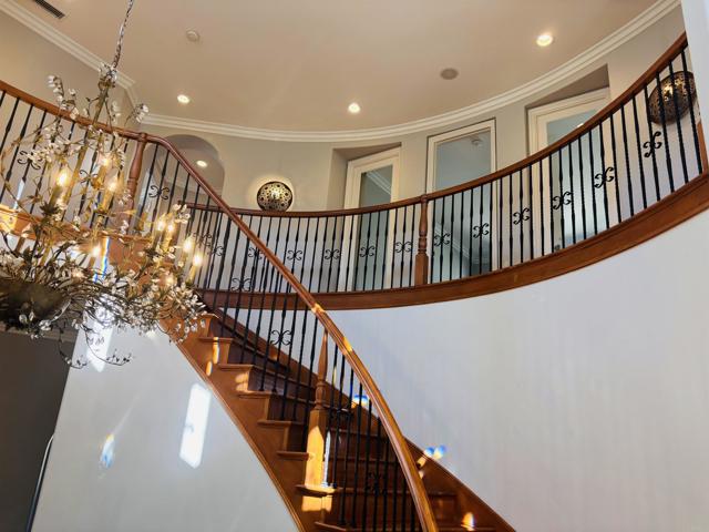 Detail Gallery Image 10 of 58 For 11596 Parkhurst Square, San Diego,  CA 92130 - 6 Beds | 6/1 Baths