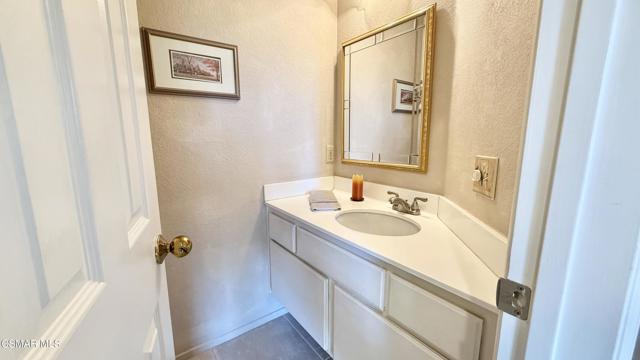 5824 Oak Bend Lane, Oak Park CA: https://media.crmls.org/mediaz/de1ffcd2-7e74-4a4b-bb9f-13286628e7de.jpg