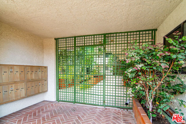 3544 S Centinela Avenue, Los Angeles CA: https://media.crmls.org/mediaz/de200112-2bdd-4ed5-b4ee-421be5b81ca7.jpg