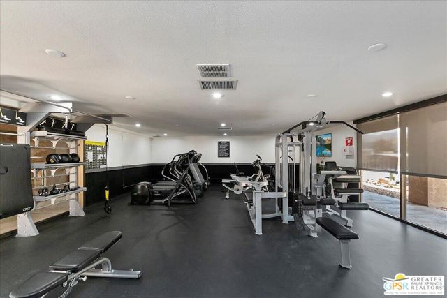 274 Encino Drive, Palm Springs CA: https://media.crmls.org/mediaz/de204426-47ff-4b75-802e-a28247315b4b.jpg