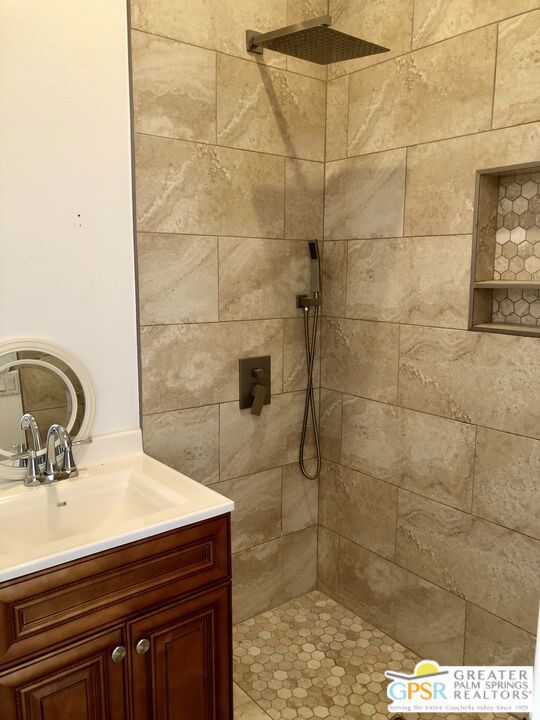 31305 Desert Moon Drive, Thousand Palms CA: https://media.crmls.org/mediaz/de2094a5-a76c-43f2-b32c-5d4fbe587e97.jpg