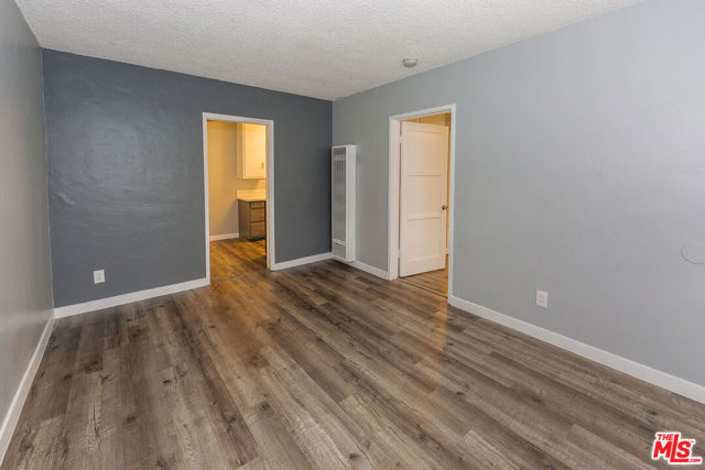 1430 Chestnut Avenue, Long Beach CA: https://media.crmls.org/mediaz/de20bde9-d16f-4f3c-afb0-c802281187e8.jpg