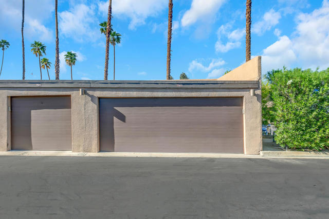 73879 Club Circle Dr, Palm Desert CA: https://media.crmls.org/mediaz/de212a88-e984-4b4e-a567-da3435a2ba69.jpg