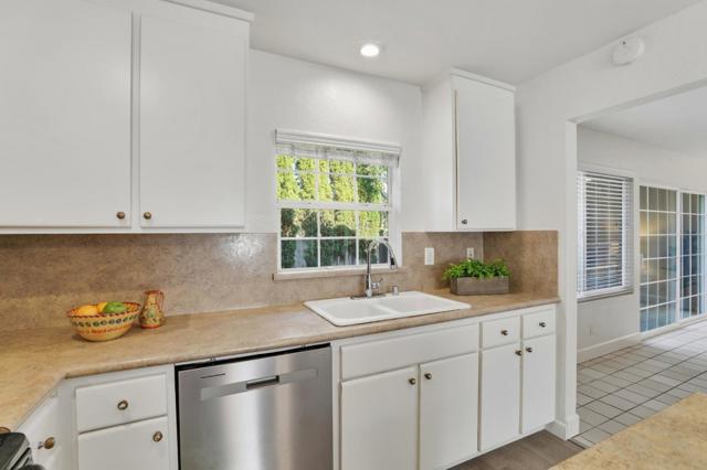 215 Elm Wood Court, Los Gatos CA: https://media.crmls.org/mediaz/de21ef87-e5b4-4dc7-8dce-c4d0b4986835.jpg