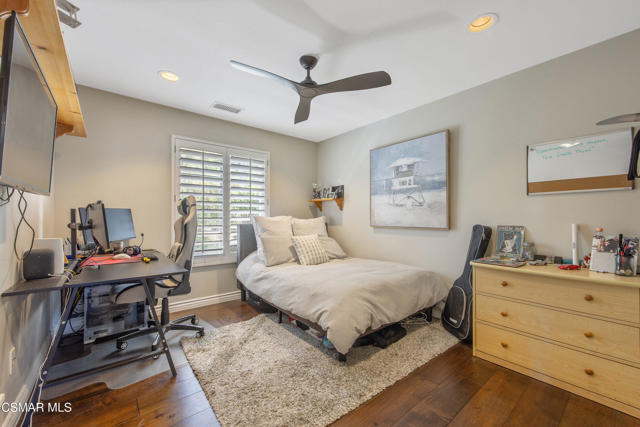 3269 Morning Ridge Avenue, Thousand Oaks CA: https://media.crmls.org/mediaz/de224f01-3404-4229-879c-35bc0dff1b1c.jpg