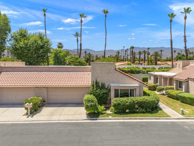 74965 San Ysidro Circle, Palm Desert CA: https://media.crmls.org/mediaz/de22c183-cca2-4122-9667-d6db89178cc4.jpg
