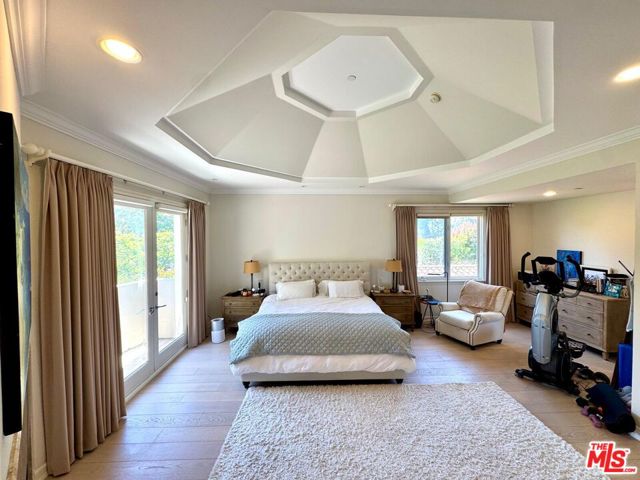 328 15th Street, Santa Monica CA: https://media.crmls.org/mediaz/de22fc1e-666c-4e62-a36b-5fddeb104920.jpg