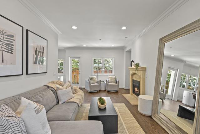 1246 Hoover Street, Menlo Park CA: https://media.crmls.org/mediaz/de232ba8-f674-40e7-a4c2-54e63b071fc0.jpg