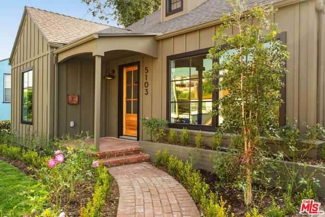 5103 Parkglen Avenue, Los Angeles CA: https://media.crmls.org/mediaz/de232efd-08e3-4b68-9ac9-265a6d0d00e8.jpg