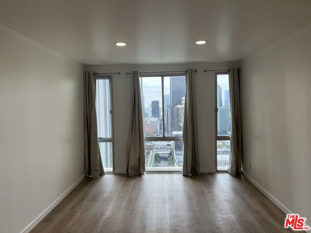 800 W 1st Street, Los Angeles CA: https://media.crmls.org/mediaz/de24e6ee-0db6-42cd-8a3a-e47e07fc33a8.jpg